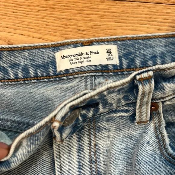 Abercrombie & Fitch The 90's Straight Ultra High Rise Light Wash sz 10 R - Picture 6 of 9